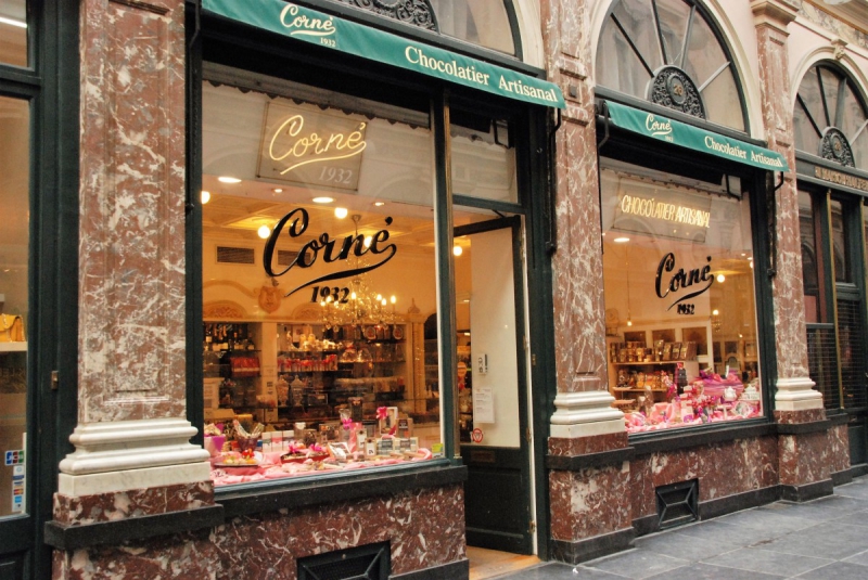 vente-SALERNES-min_chocolate_chocolaterie_shop_luxury_chic_gallery_brussels_belgium-558146